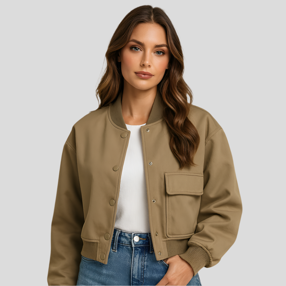 Kort pilotjakke til kvinder - lommer med klap - trykknaplukning